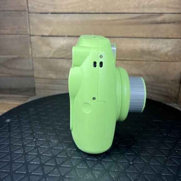 Fujifilm Instax Mini 9 Green Built-in Flash Auto Focus Instant Camera W/ Sticker - Picture 5 of 6